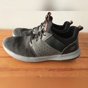 Skechers Men's Classic Fit-Delson-Camden Sneaker, Black/Grey, Size 10